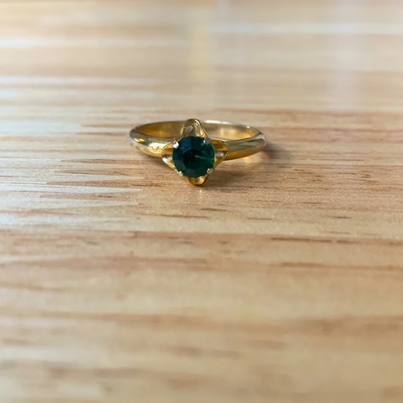 Vintage Green Ring - Picture 1 of 6